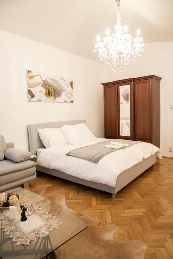 Helen Homestay Vaclavske Namesti Praga Zewnętrze zdjęcie