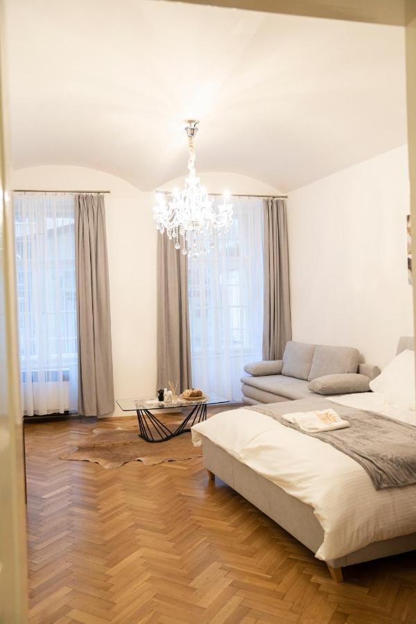Helen Homestay Vaclavske Namesti Praga Zewnętrze zdjęcie