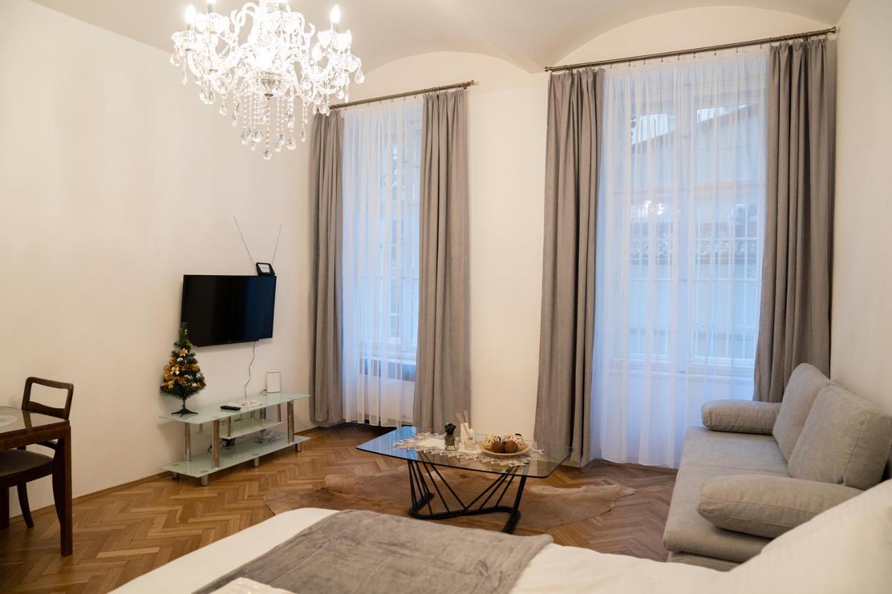 Helen Homestay Vaclavske Namesti Praga Zewnętrze zdjęcie