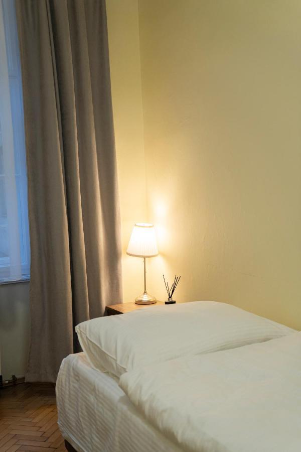 Helen Homestay Vaclavske Namesti Praga Zewnętrze zdjęcie